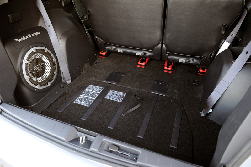 Illustration for article titled For some unknown reason I am unusually attracted to the 2010-2012 Mitsubishi Outlander GT